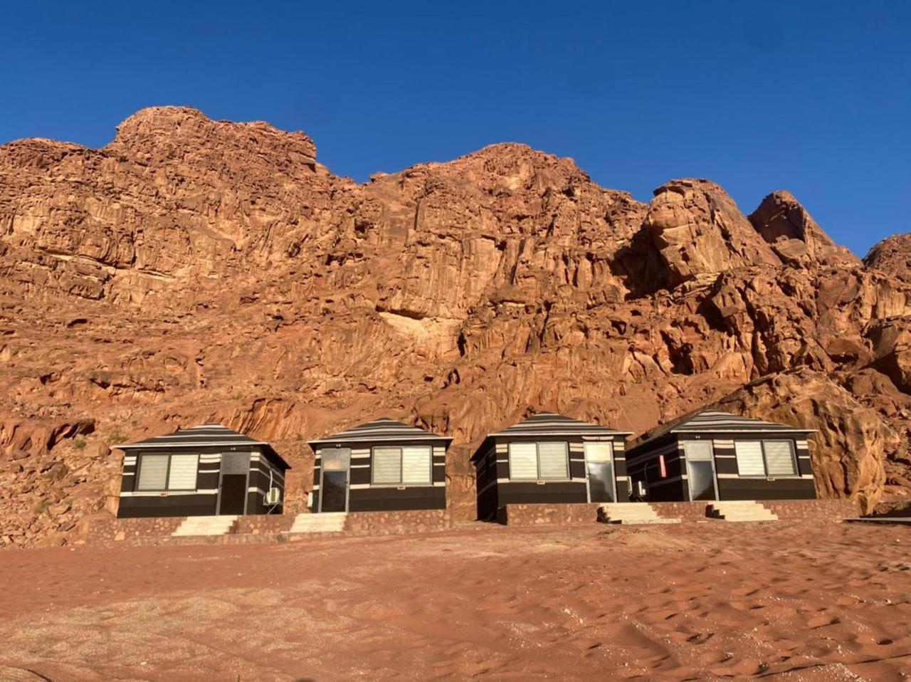 Desert Moon Camp Wadi Rum Bagian luar foto