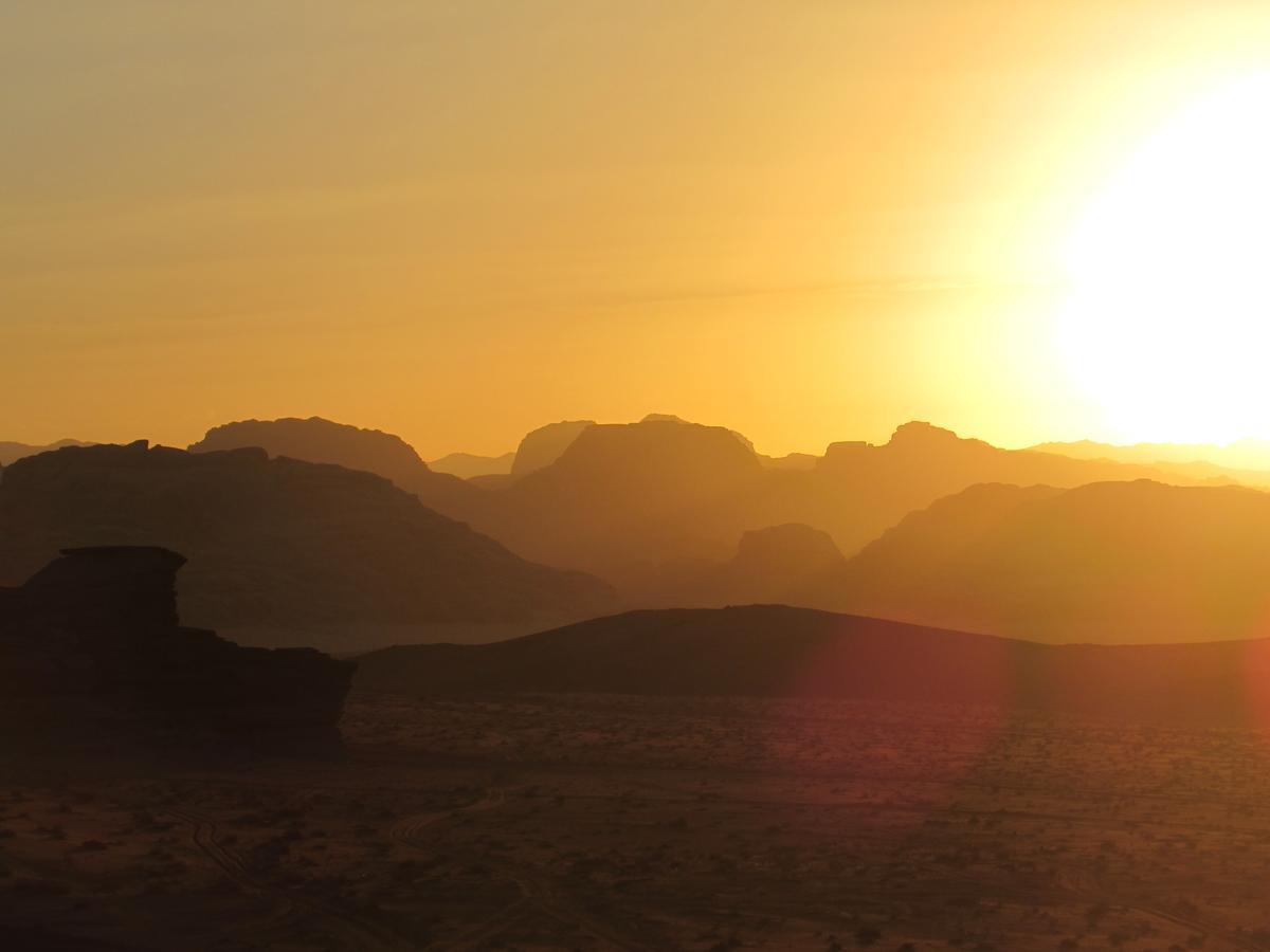 Desert Moon Camp Wadi Rum Bagian luar foto