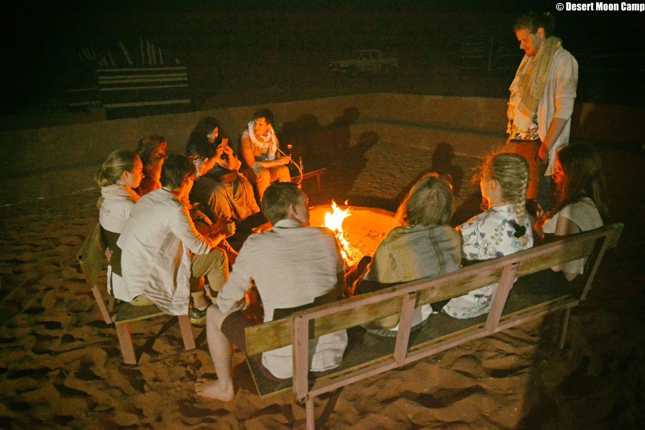Desert Moon Camp Wadi Rum Bagian luar foto